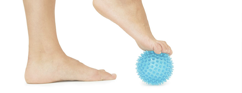 Pé plano ou chato atrapalha a corrida? Veja dicas para fortalecer a musculatura